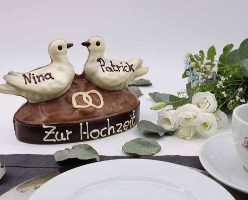 hochzeit-schokolade Hochzeitstauben, Dekoration Hochzeiten, Tortendeko, Taubenpaar aus Schokolade, Tauben für Torte, individuell beschriften Hochzeit
